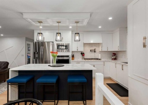 4627 Verona Drive Nw, Calgary, AB - Indoor Photo Showing Kitchen With Upgraded Kitchen