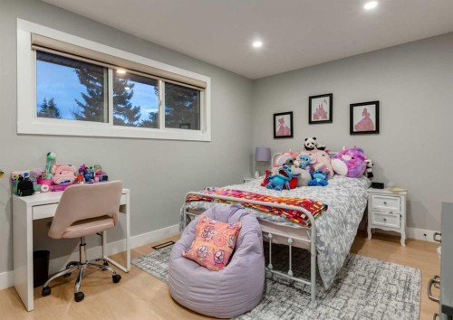 4627 Verona Drive Nw, Calgary, AB - Indoor Photo Showing Bedroom
