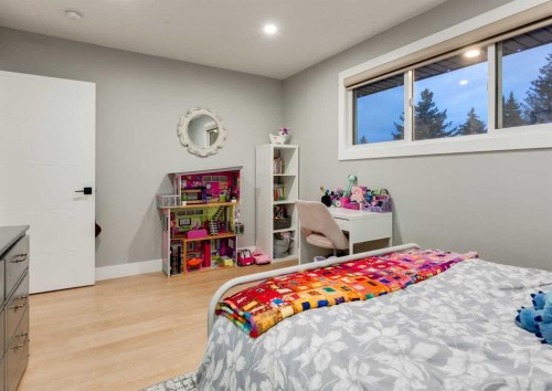 4627 Verona Drive Nw, Calgary, AB - Indoor Photo Showing Bedroom