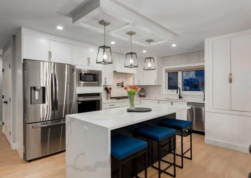 4627 Verona Drive Nw, Calgary, AB - Indoor Photo Showing Kitchen With Stainless Steel Kitchen With Upgraded Kitchen