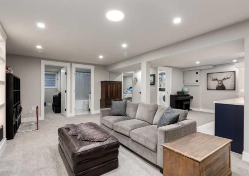 4627 Verona Drive Nw, Calgary, AB - Indoor Photo Showing Living Room