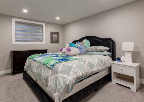 4627 Verona Drive Nw, Calgary, AB - Indoor Photo Showing Bedroom