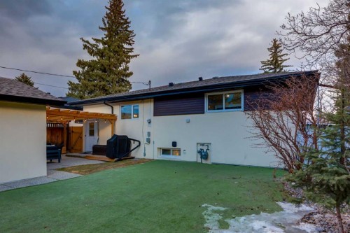 4627 Verona Drive Nw, Calgary, AB - Outdoor