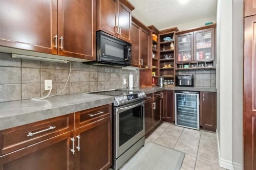 19 Saddleland Drive, Calgary, AB - Indoor Photo Showing Kitchen
