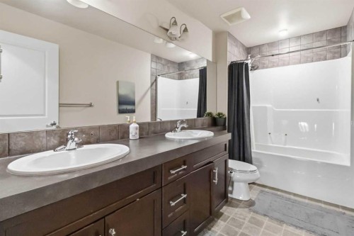 19 Saddleland Drive, Calgary, AB - Indoor Photo Showing Bathroom