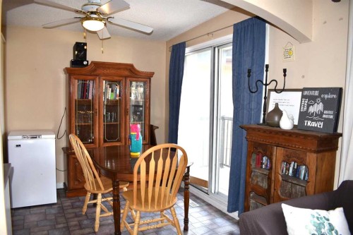 6348 Bowmont Crescent Nw, Calgary, AB - Indoor