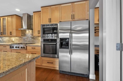 31 Rosetree Road Nw, Calgary, AB - Indoor Photo Showing Kitchen With Stainless Steel Kitchen With Upgraded Kitchen