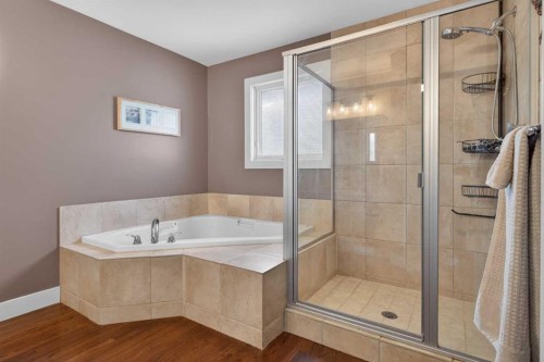 31 Rosetree Road Nw, Calgary, AB - Indoor Photo Showing Bathroom