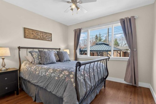 31 Rosetree Road Nw, Calgary, AB - Indoor Photo Showing Bedroom