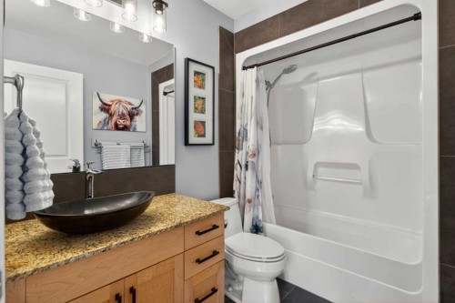 31 Rosetree Road Nw, Calgary, AB - Indoor Photo Showing Bathroom