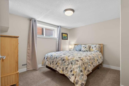 31 Rosetree Road Nw, Calgary, AB - Indoor Photo Showing Bedroom
