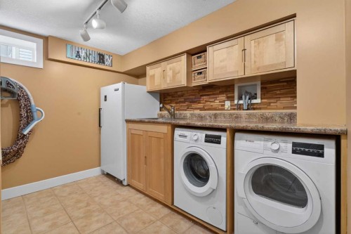 31 Rosetree Road Nw, Calgary, AB - Indoor Photo Showing Laundry Room