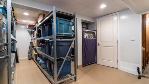 31 Rosetree Road Nw, Calgary, AB - Indoor Photo Showing Other Room