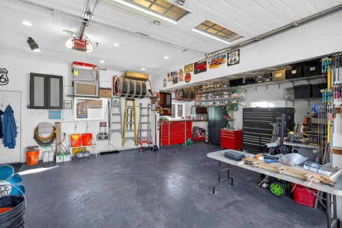 31 Rosetree Road Nw, Calgary, AB - Indoor Photo Showing Garage