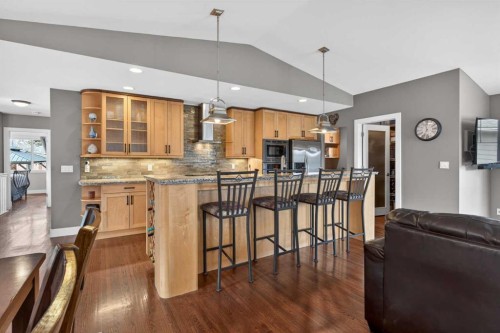 31 Rosetree Road Nw, Calgary, AB - Indoor Photo Showing Kitchen