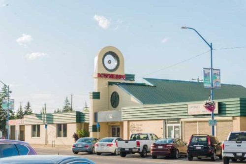 8112 Bowness Road Nw, Calgary, AB - Outdoor