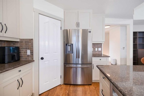 203 Cambridge Bay, Strathmore, AB - Indoor Photo Showing Kitchen With Stainless Steel Kitchen