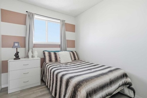 28 Martin Crossing Rise Ne, Calgary, AB - Indoor Photo Showing Bedroom
