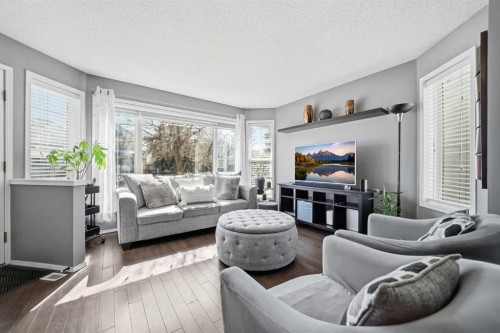 28 Martin Crossing Rise Ne, Calgary, AB - Indoor Photo Showing Living Room