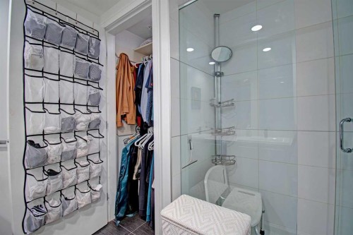 231-222 Riverfront Avenue Sw, Calgary, AB - Indoor Photo Showing Bathroom