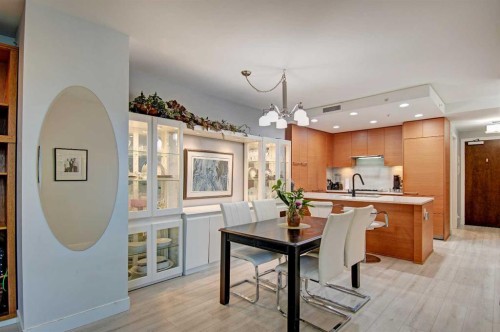 231-222 Riverfront Avenue Sw, Calgary, AB - Indoor Photo Showing Dining Room