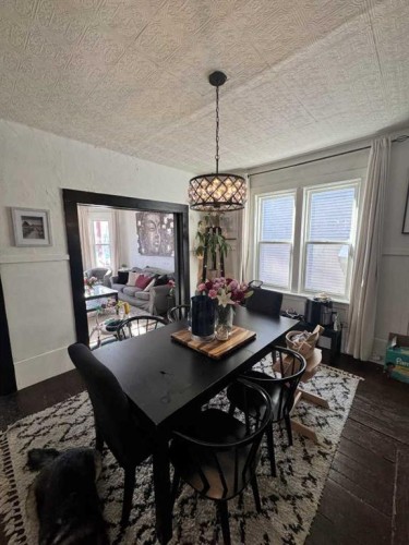 722 2 Avenue Nw, Calgary, AB - Indoor Photo Showing Dining Room