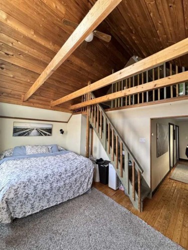 722 2 Avenue Nw, Calgary, AB - Indoor Photo Showing Bedroom