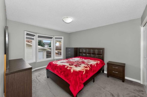 6910 26 Avenue Ne, Calgary, AB - Indoor Photo Showing Bedroom