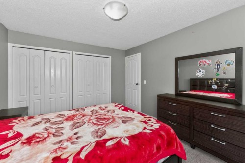 6910 26 Avenue Ne, Calgary, AB - Indoor Photo Showing Bedroom