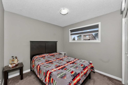 6910 26 Avenue Ne, Calgary, AB - Indoor Photo Showing Bedroom
