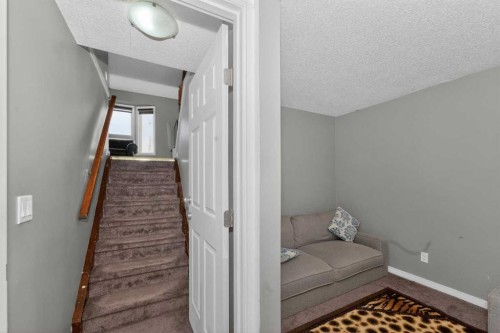 6910 26 Avenue Ne, Calgary, AB - Indoor Photo Showing Other Room