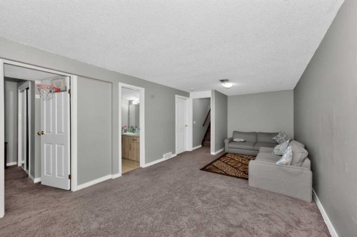 6910 26 Avenue Ne, Calgary, AB - Indoor