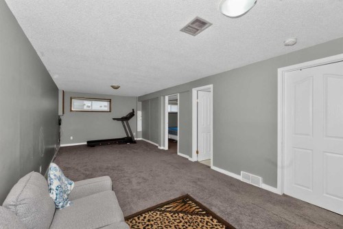 6910 26 Avenue Ne, Calgary, AB - Indoor Photo Showing Other Room