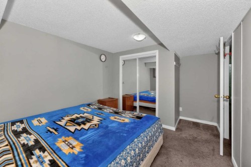 6910 26 Avenue Ne, Calgary, AB - Indoor Photo Showing Bedroom