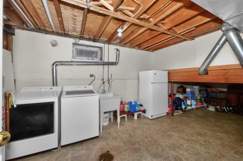 6910 26 Avenue Ne, Calgary, AB - Indoor Photo Showing Laundry Room