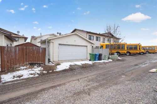 6910 26 Avenue Ne, Calgary, AB - Outdoor