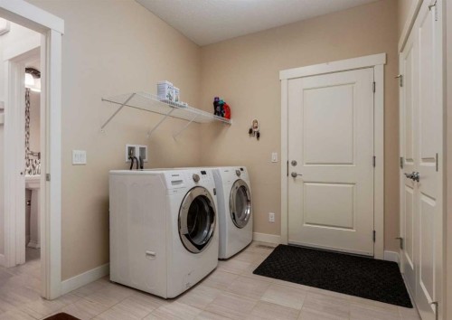 70 Nolancliff Crescent Nw, Calgary, AB - Indoor Photo Showing Laundry Room
