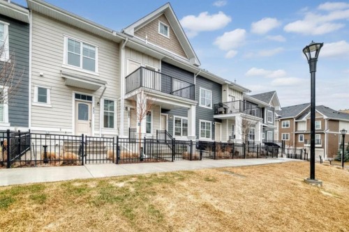 647 Cranbrook Walk SE Calgary, AB T3M 2V5