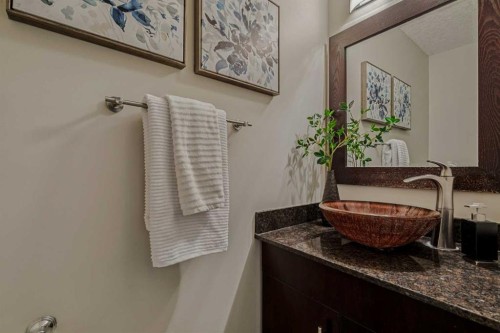 286 Mountain Park Drive Se, Calgary, AB - Indoor Photo Showing Bathroom