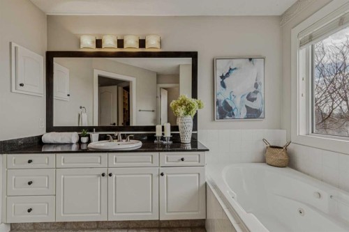 286 Mountain Park Drive Se, Calgary, AB - Indoor Photo Showing Bathroom