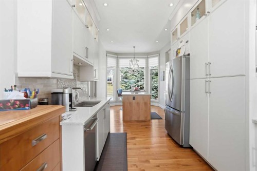 40 Eagleview Way, Cochrane, AB - Indoor Photo Showing Kitchen With Upgraded Kitchen