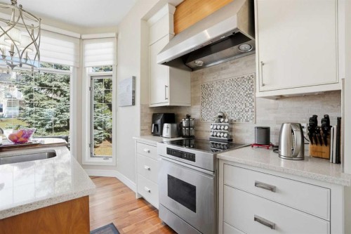 40 Eagleview Way, Cochrane, AB - Indoor Photo Showing Kitchen