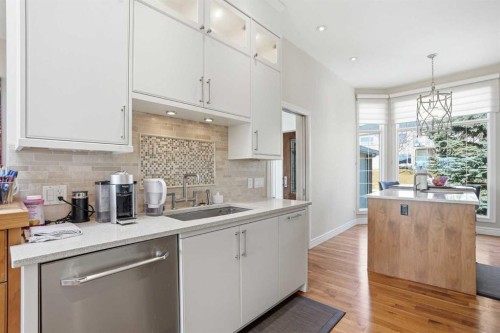 40 Eagleview Way, Cochrane, AB - Indoor Photo Showing Kitchen
