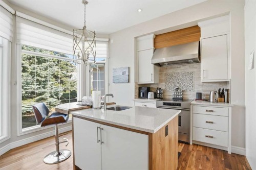 40 Eagleview Way, Cochrane, AB - Indoor Photo Showing Kitchen