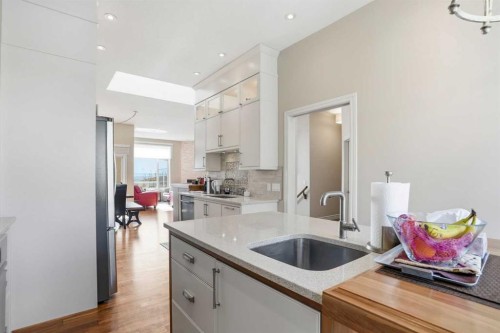 40 Eagleview Way, Cochrane, AB - Indoor Photo Showing Kitchen