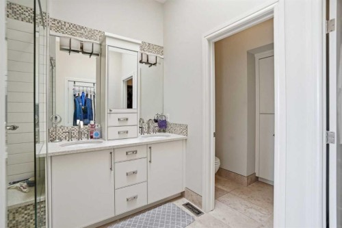 40 Eagleview Way, Cochrane, AB - Indoor Photo Showing Bathroom