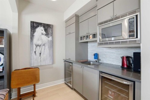 40 Eagleview Way, Cochrane, AB - Indoor Photo Showing Kitchen