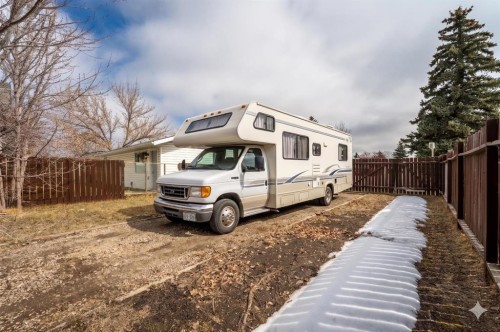 6808 Rundlehorn Drive Ne, Calgary, AB - Outdoor