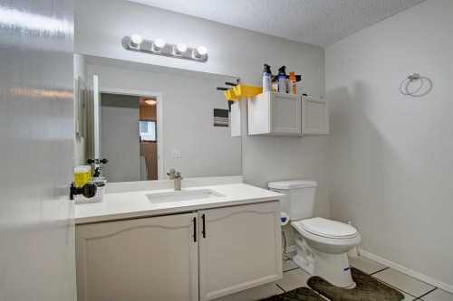 10316 Hidden Valley Drive Nw, Calgary, AB - Indoor Photo Showing Bathroom