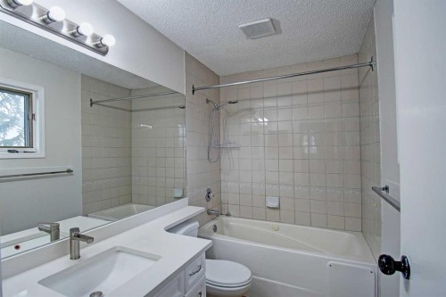 10316 Hidden Valley Drive Nw, Calgary, AB - Indoor Photo Showing Bathroom